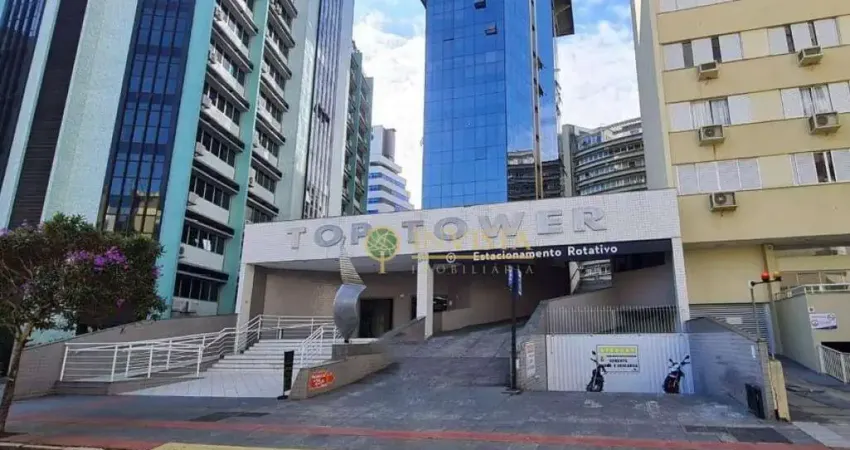 Andar comercial com 5 vagas à venda no centro de florianópolis.