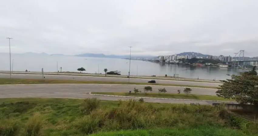 Loja comercial com 96m² e vista mar para locação no estreito .