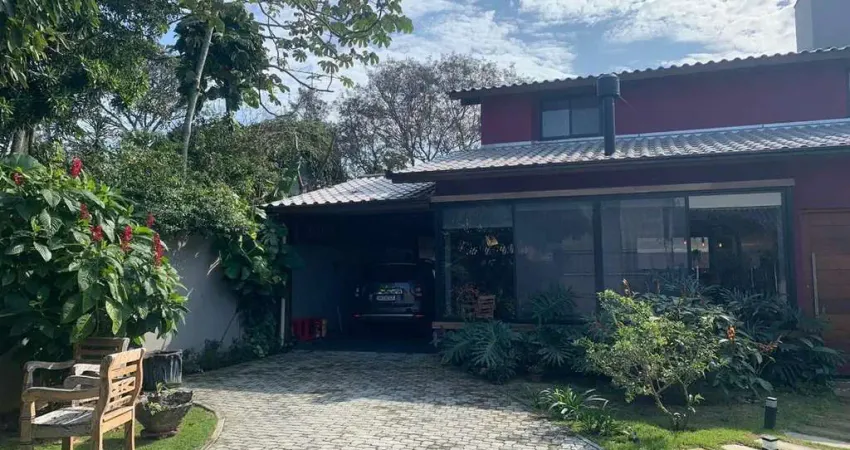À venda | 375 m², 2 quartos e 2 vagas de garagem - rio vermelho, em florianópolis.