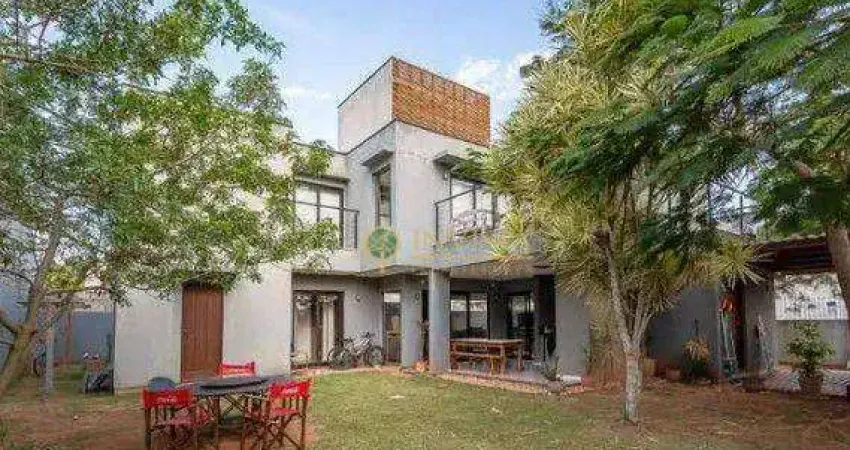 Casa de alto padrão com 4 quartos e churrasqueira à venda no Rio Tavares.