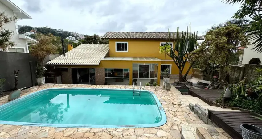 À venda | 665 m², Alto Padrão, 5 quartos, área de lazer com piscina e churrasqueira, academia e 3 vagas - Bosque das Mansões, em São José.