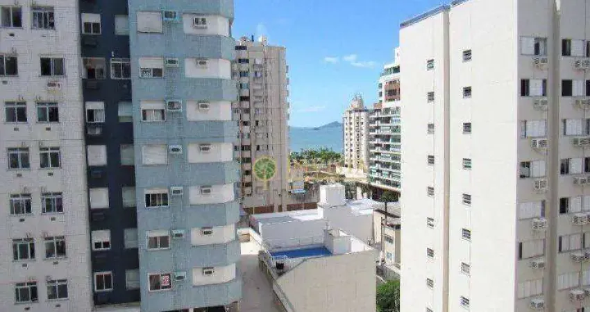 Apartamento com 2 quartos à venda no centro de florianópolis, semi mobiliado e 1 vaga de garagem.