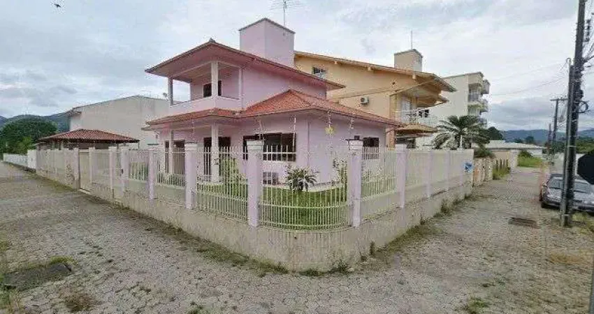 À venda | 495 m², 3 quartos, sacada, jardim - santo amaro da imperatriz.