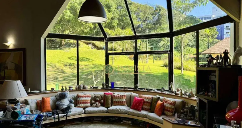 À venda | 418 m², 5 quartos, piscina, 4 vagas em condominio fechado a 10 km do centro de florianópolis