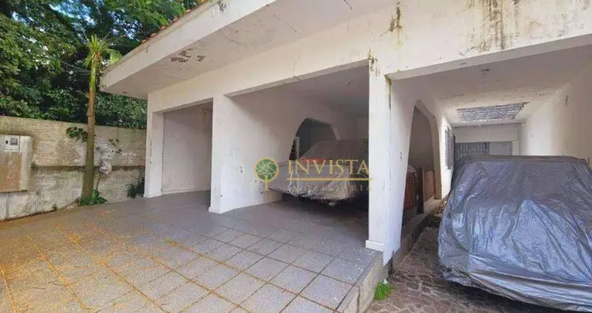 À venda no balneário do estreito! 2 casas, frente para 2 ruas, 455m² e 4 vagas de garagem.