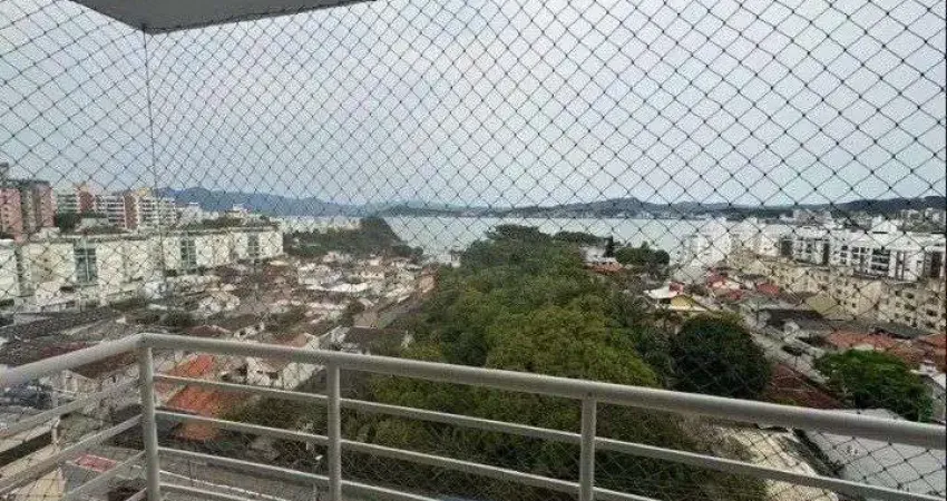 À venda | Condomínio Alto Padrão, Sacada com churrasqueira, semi mobiliado e 2 vagas de garagem - Abraão, em Florianópolis.