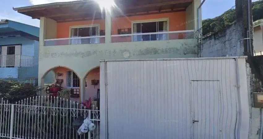 À venda | 220 m², 2 pavimentos,5 quartos e 2 vagas - centro de florianópolis.