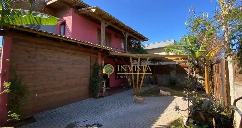 À venda na praia do campeche! 2 quartos, churrasqueira e 2 vagas de garagem.