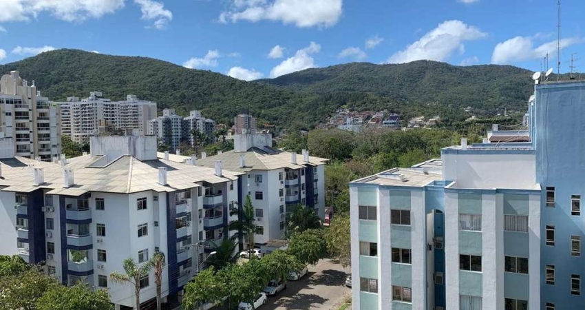 À venda no Itacorubi! 2 quartos, semi mobiliado, sacada e 1 vaga de garagem.
