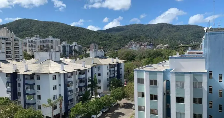 À venda no itacorubi! 2 quartos, semi mobiliado, sacada e 1 vaga de garagem.