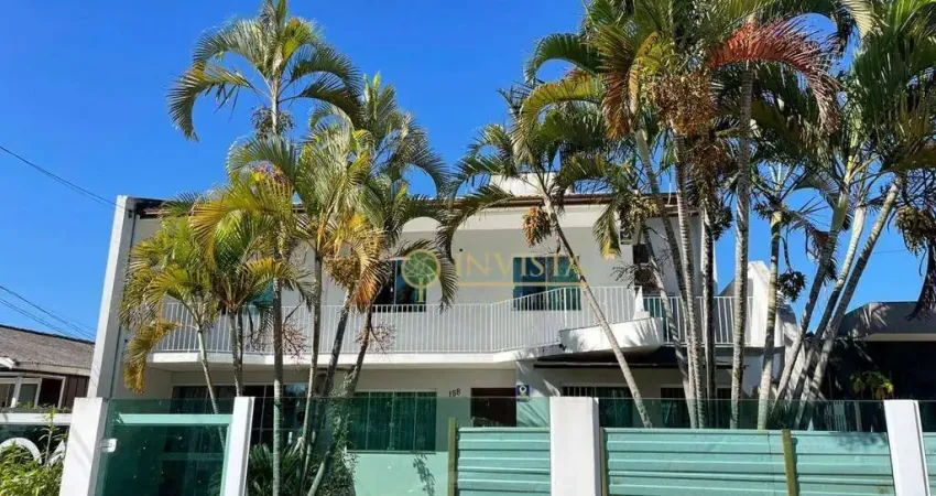 À venda no centro de palhoça! 378m², 4 quartos e 1 vaga de garagem.