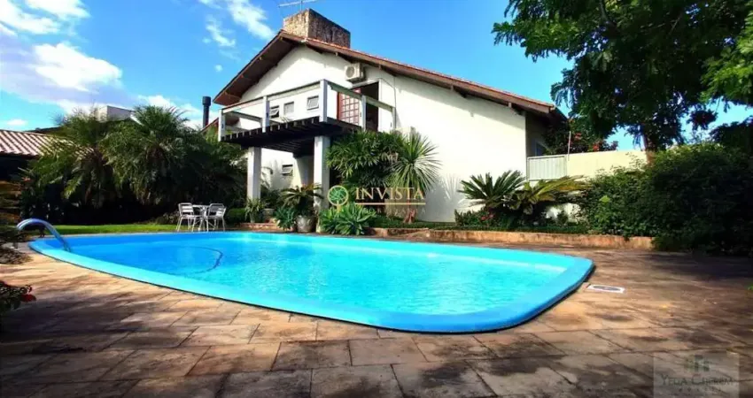 À venda no bairro carianos! 267m² construídos, piscina privativa, churrasqueira, hidromassagem e 3 quartos.