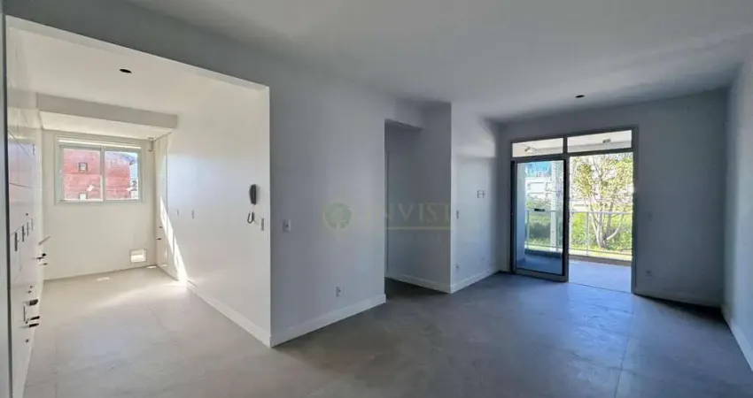 À venda | 73 m², sacada com churrasqueira, 2 quartos e 1 vaga de garagem - Praia dos Açores, em Florianópolis.