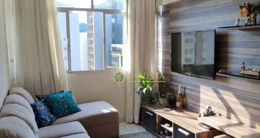 À venda no centro de florianópolis! apartamento em andar alto, 2 quartos e 1 vaga de garagem.