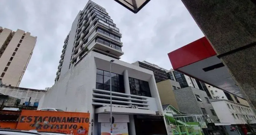 À venda | Loja comercial de 91m² e 1 vaga de garagem - Centro de Florianópolis.
