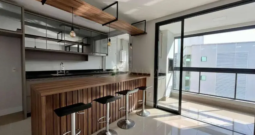 Locação | 87 m², 2 quartos (ambos suítes), Mobiliado, Sacada com churrasqueira e 3 vagas de garagem - Agronômica, em Florianópolis.
