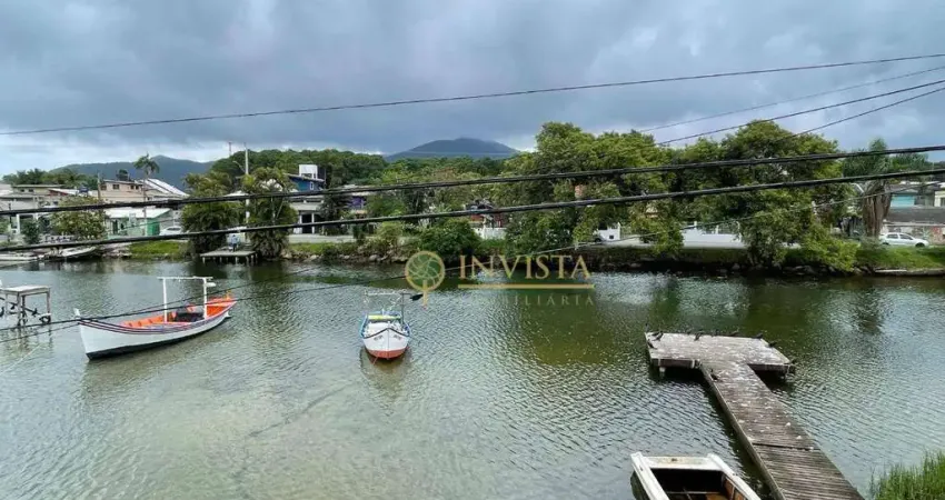 À venda | 670 m², 8 quartos e 4 vagas de garagem - canal da barra da lagoa, florianópolis.