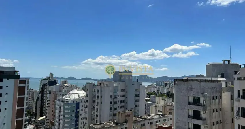À venda no bairro Centro! 3 quartos, vista Mar, semi mobiliado e 2 vagas de garagem.