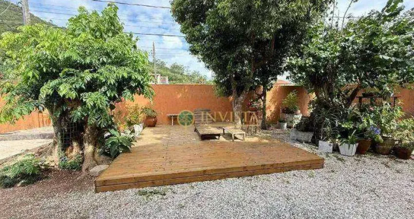 Casa com 3 quartos à venda na Rua Durval Pires da Cunha, 93, Sambaqui, Florianópolis