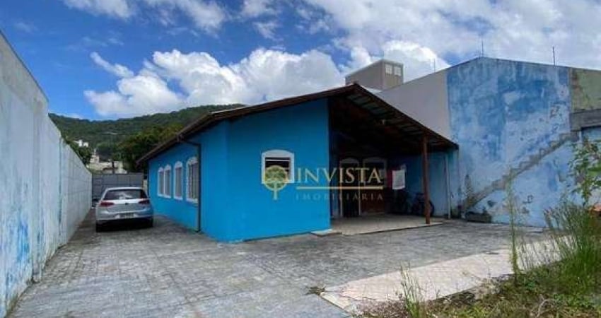 Oportunidade de Investimento! Casa com 6 quartos, Kitnets , 360m² e 6 vagas de garagem.