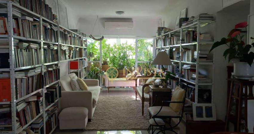 À venda no Centro de Florianópolis! 94 m², 3 quartos, sacada e 1 vaga de garagem.