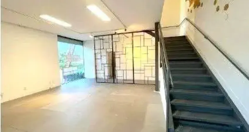 Loja comercial com mezanino e 150m² - locação no business decor.