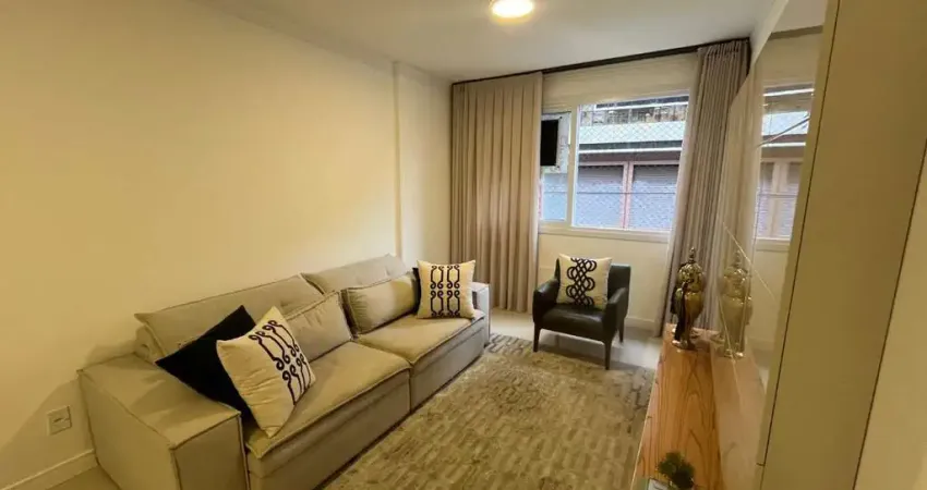 Locação | 3 quartos, semi mobiliado e 1 vaga de garagem - Centro, em Florianópolis.