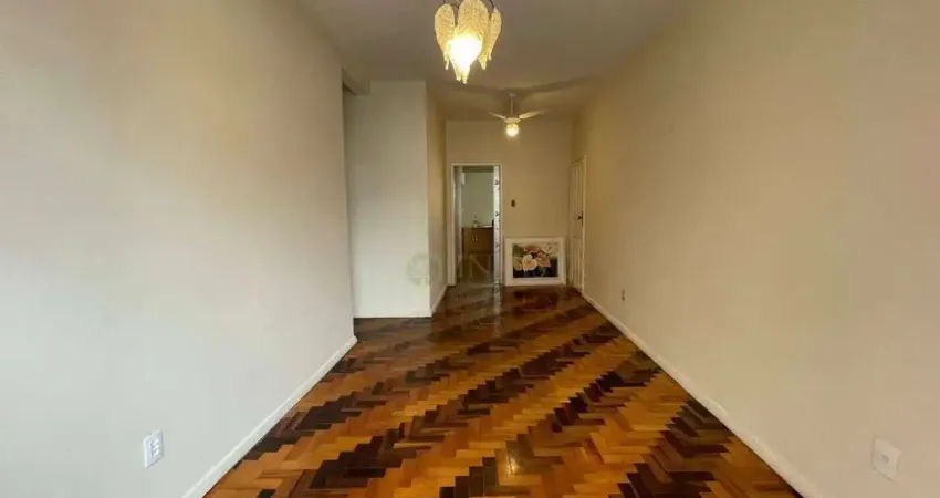 Locação no bairro Estreito! 2 quartos, semi mobiliado, sacada e 2 vagas de garagem.