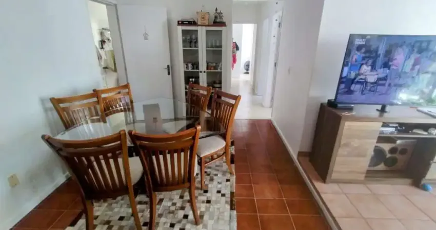 À venda no Centro de Florianópolis! 3 quartos, sacada com vista Mar e 1 vaga de garagem.