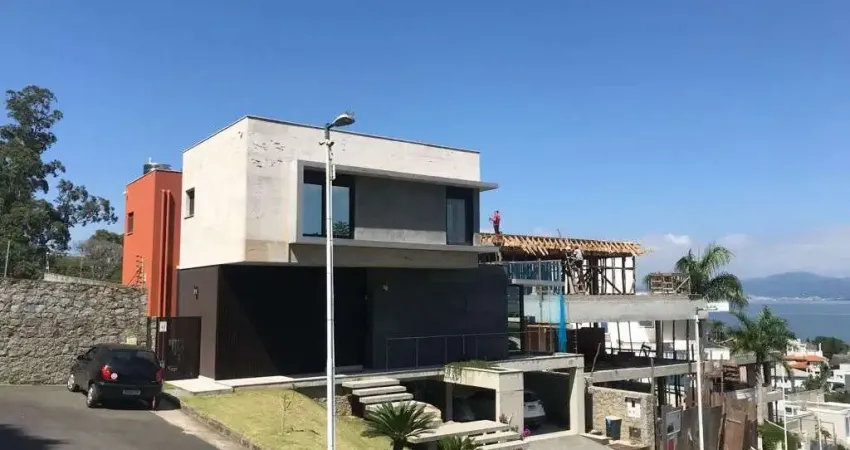 À venda | 541 m², condomínio fechado, 3 quartos e 4 vagas de garagem - cacupé