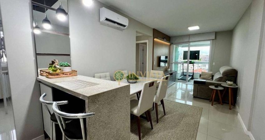 À venda no bairro Estreito! Vista Mar, Sacada com churrasqueira, 2 quartos e 2 vagas de garagem.