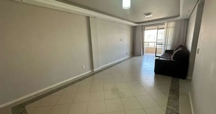 Locação! Apartamento com 126m², 3 quartos, dependência de empregada, sacada com churrasqueira e 2 vagas de garagem.