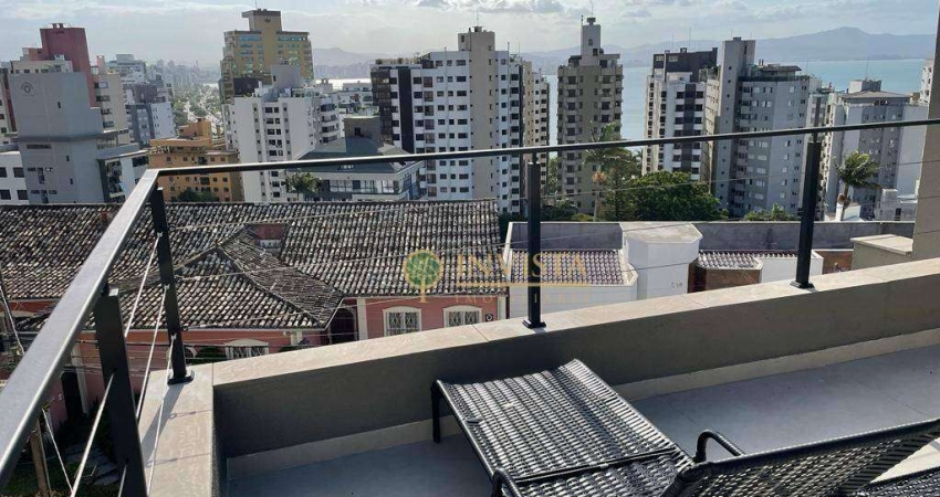 À venda próximo ao Beiramar Shopping! Casa com 235m², piscina privativa, 3 suítes, churrasqueira e 5 vagas de garagem.