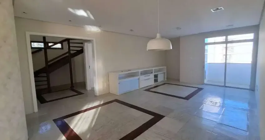 Duplex no Centro de Florianópolis! 4 quartos, terraço privativo e 2 vagas de garagem.