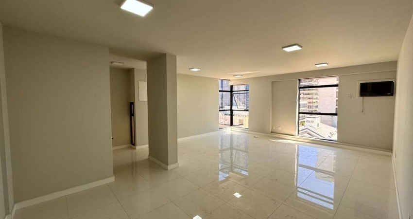 Sala Comercial com 50m² e 1 vaga de garagem - À venda no Centro de Florianópolis.