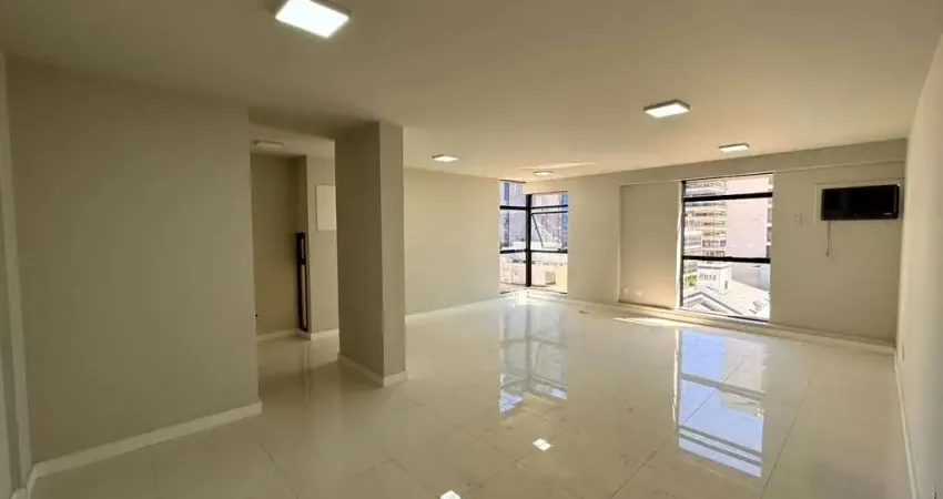 Sala comercial com 50m² e 1 vaga de garagem - à venda no centro de florianópolis.