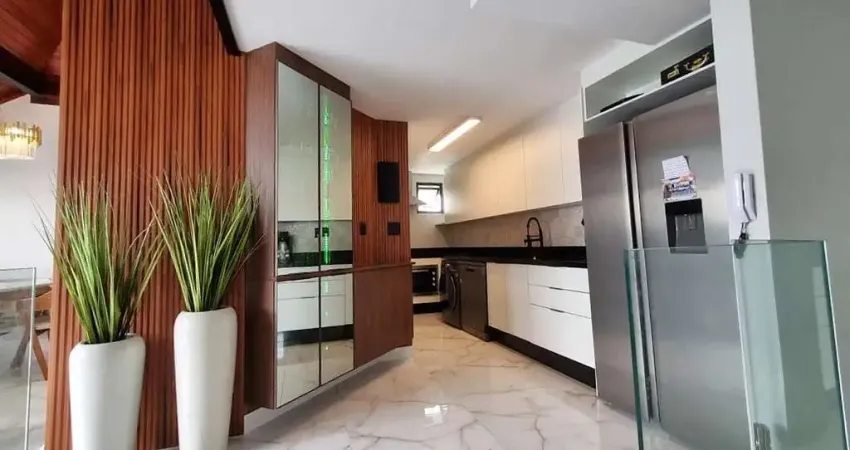 À venda | cobertura triplex de 3 quartos e vista parcial para o mar na praia dos ingleses.