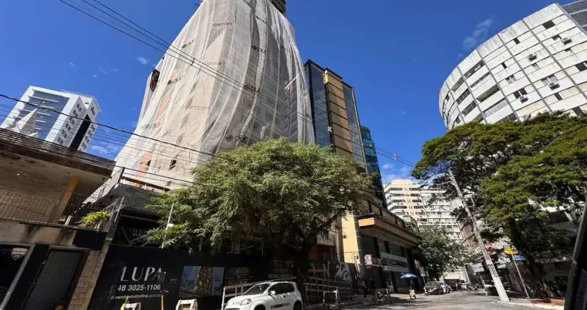 À venda | Downtown Studios, mobiliado e 30m² - Centro, Florianópolis.