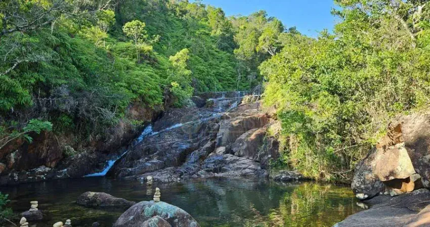 À venda | oportunidade em governador celso ramos: terreno com 106.934m², cachoeira e próximo ao mar