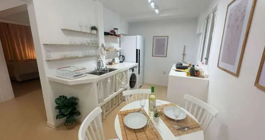 À venda | reformado e mobiliado, 2 quartos e localização privilegiada - centro, em florianópolis.