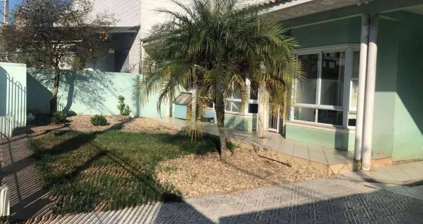 À venda | casa com 4 quartos, 300 m² e 4 vagas de garagem - abraão, em florianópolis.
