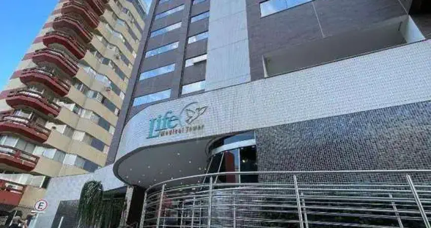 À venda | Life Medical Tower, 77 m², sala comercial com 2 vagas de garagem - Centro, em Florianópolis.