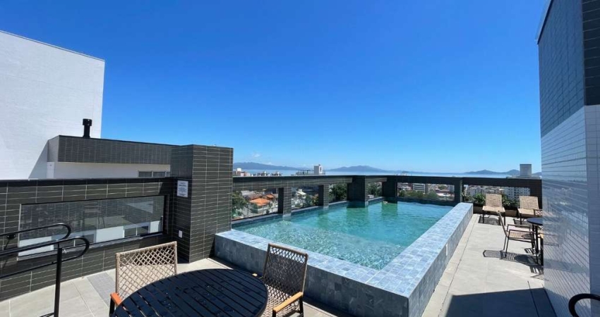 À venda | 111 m², Mobiliado, Sacada com Churrasqueira, 3 quartos e 2 vagas - Estreito, em Florianópolis.