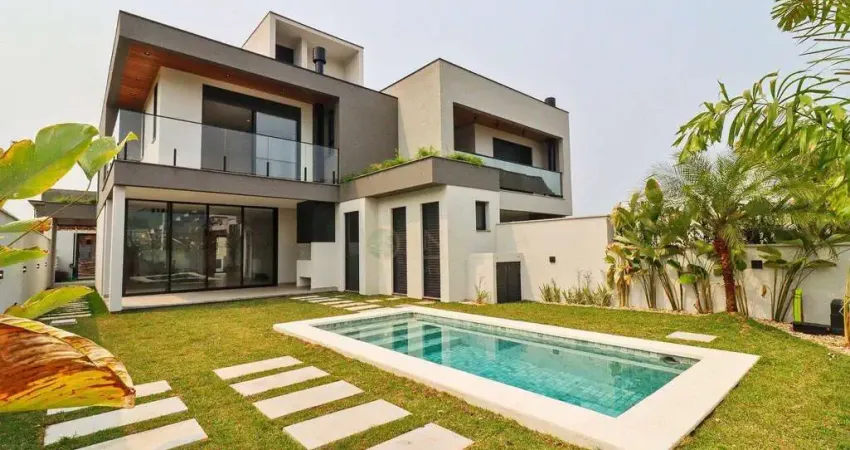 À venda | 237 m², 3 suítes, piscina privativa, churrasqueira, 3 vagas - próximo à marina phillipi e porto da costa, na lagoa da conceição.