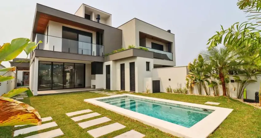 À venda | 237 m², 3 suítes, piscina privativa, churrasqueira, 3 vagas - Próximo à Marina Phillipi e Porto da Costa, na Lagoa da Conceição.