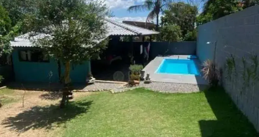 À venda | 175 m² construídos, 2 quartos, piscina privativa, churrasqueira e 2 vagas de garagem - tijuquinhas, em biguaçu.