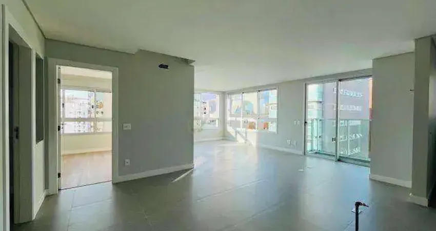 À venda | 121 m², Sacada com churrasqueira, 3 quartos e 2 vagas de garagem - Centro, em Florianópolis.