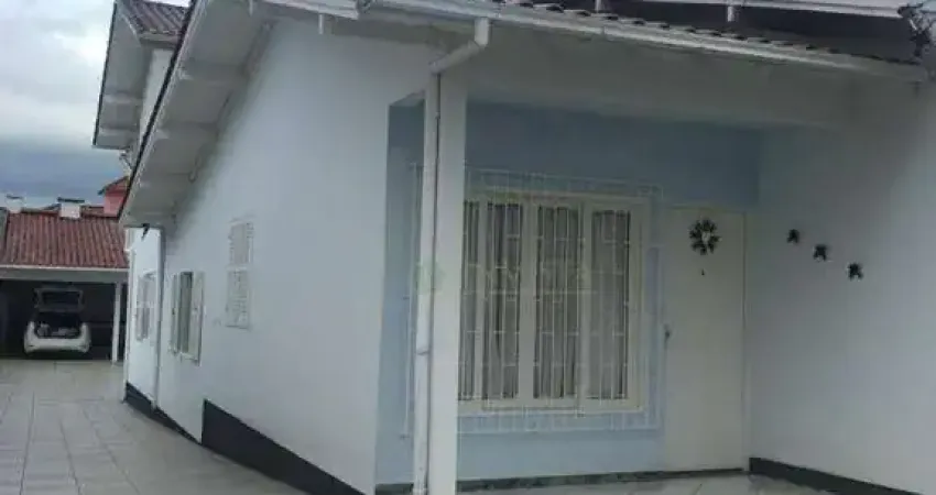 À venda | 130 m², 3 quartos, Vista Mar e 4 vagas de garagem - Barreiros, São José.