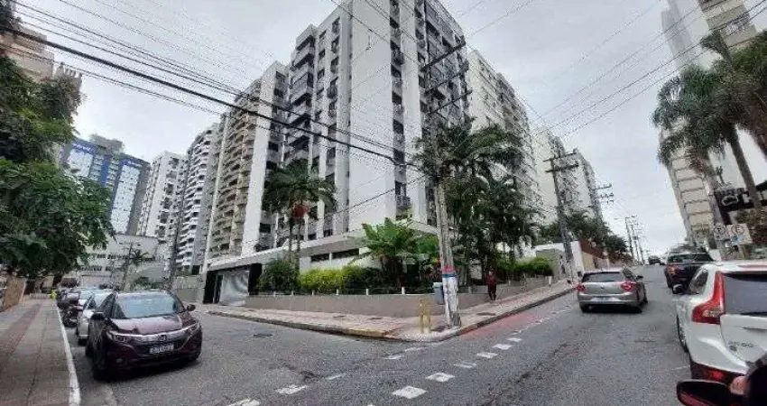 Locação | 82,97 m², Semi Mobiliado, 3 quartos e 1 vaga de garagem - Centro, próximo ao Colégio Catarinense.