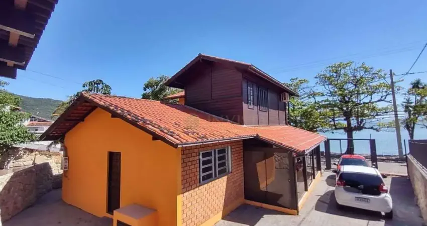 À venda | 200 m², Frente Mar, 2 pavimentos, 2 quartos e 3 vagas - Santo Antônio de Lisboa, Florianópolis.